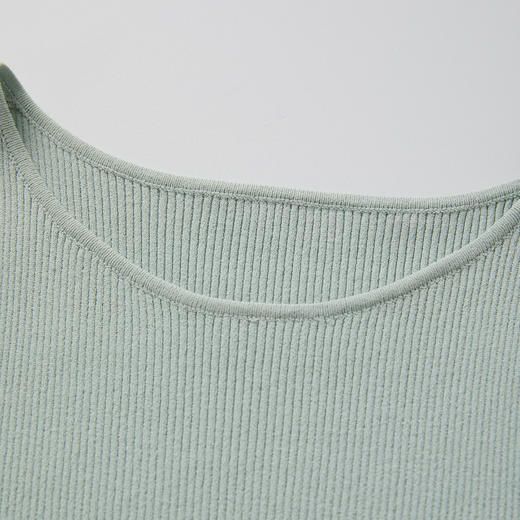 ROMI STUDIO“随手穿”系列法式圆领修身细坑条灰绿色吊带背心M3714 商品图8