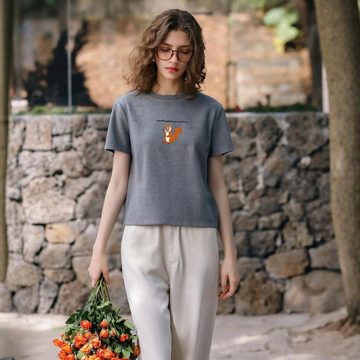 OLrain欧芮儿灰色撞色字母绣花休闲T恤夏季2025新款短袖百搭上衣 商品图3