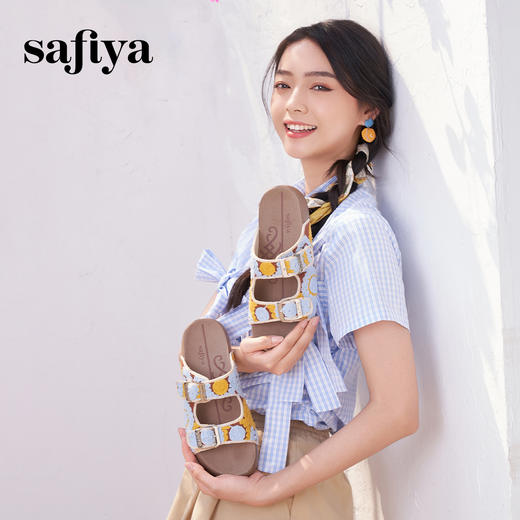 预售12天|Safiya/索菲娅2025时尚钩针编织拼色外穿沙滩休闲勃肯平底凉拖 SFD2110359 商品图0