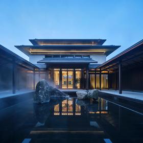 隐逸于山林之中，黄山水云间香榧谷酒店三卧别墅2晚度假￥666元起/人，多人起订，瞰景山居，独立套房，家庭式聚会空间设计，来一场心灵的放松之旅