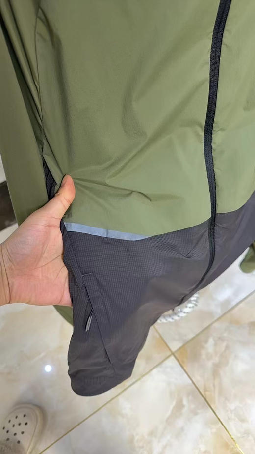 原单正品昂跑夏季防晒透气皮肤衣，超薄材料，防止温差，随手收纳，超实用便捷，
三个色，尺码S-XXL
原价1690 商品图9