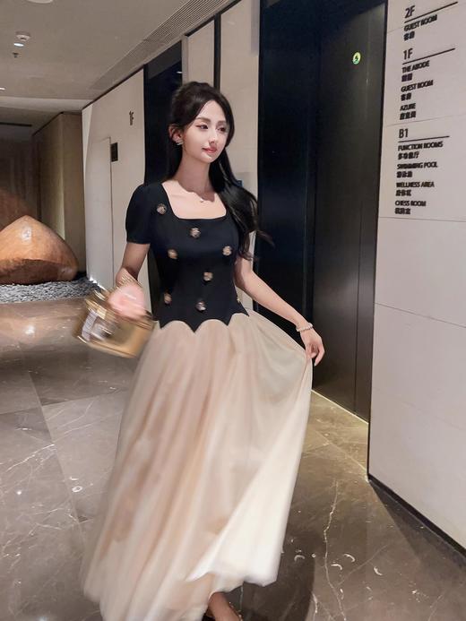 张心子【瑰丽酒会】名媛风方领波浪拼接纱裙连衣裙 U2504031 商品图4