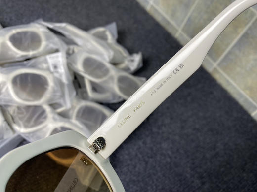 原单正品 CELINE 赛琳 TRIOMPHE 凯旋门女款墨镜

原价1999。全出口订单，外贸大货所以没有包装。 商品图8