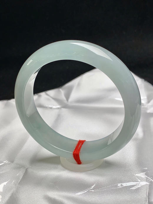 612639，59圈口，冰晴正圈平安镯，晴蓝底色，色泽纯净，条形厚装，冰透起光 商品图2