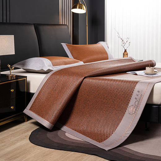 多喜爱 霸王席单件-青州/御享（咖/灰）/福禄（咖/灰） 【四角弹力绑带】【精致盖头刺绣】加厚加密 藤席编织更紧密 间隙更小 无毛刺 3D蜂窝层  席面可卷曲 商品图6