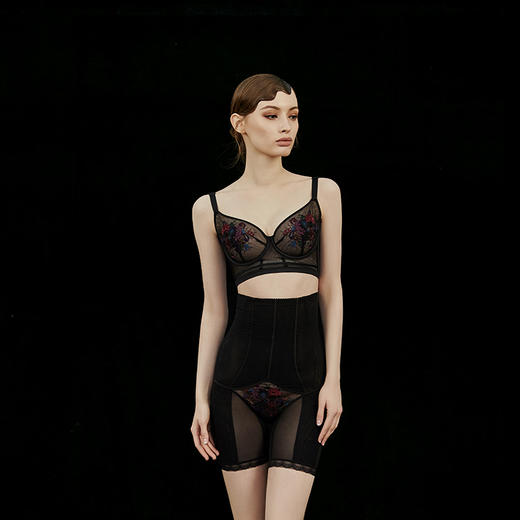 CB | 秘密花园轻塑中文胸 商品图1