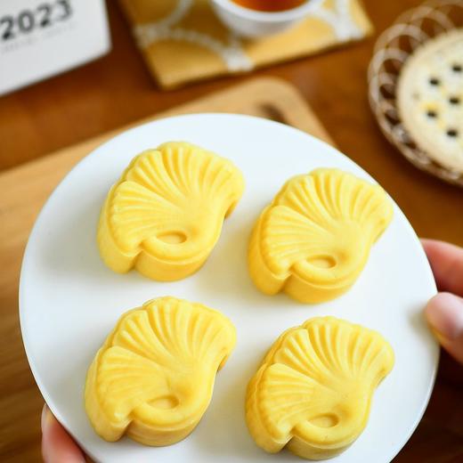 【绿豆冰糕】 黄油绿豆糕 余味悠长每一口都非常松软、粉糯、细腻， 入口轻抿即化，奶香浓郁带着绿豆本香  200g/盒 （25g*8只 ） 商品图0