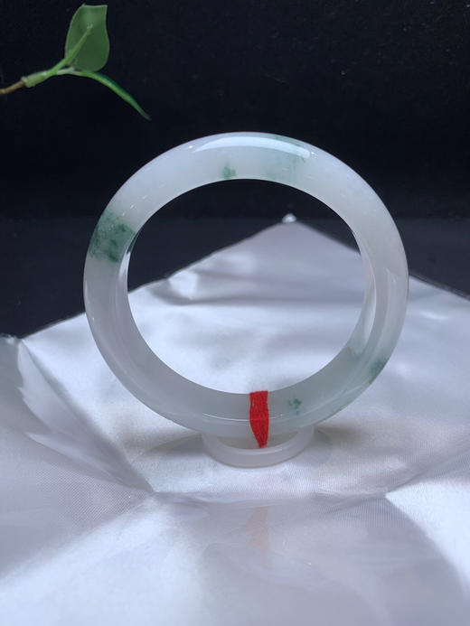 612631，57.5糯冰飘花手镯，干干净净的白底，飘清新淡雅的蓝花 商品图2