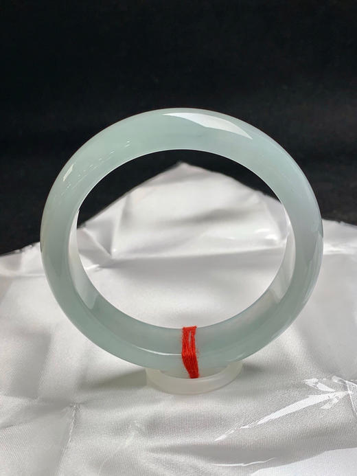 612639，59圈口，冰晴正圈平安镯，晴蓝底色，色泽纯净，条形厚装，冰透起光 商品图0