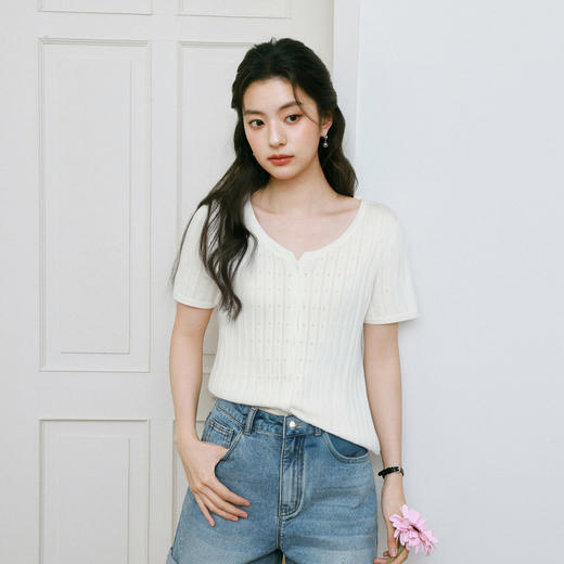 【严选】诗凡黎醋酸天丝镂空针织开衫2025夏新款温柔慵懒风半开领上衣7G4130651 商品图3