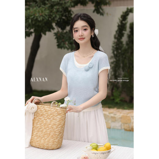 【65折秒杀】鹿向南「南法假日」浅蓝色假两件针织衫女士夏日新款时尚通勤上衣L55007 商品图2