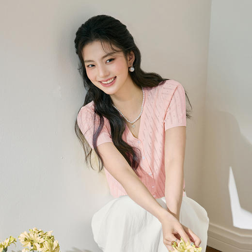 【严选】诗凡黎醋酸天丝镂空针织开衫2025夏新款温柔慵懒风半开领上衣7G4130651 商品图2