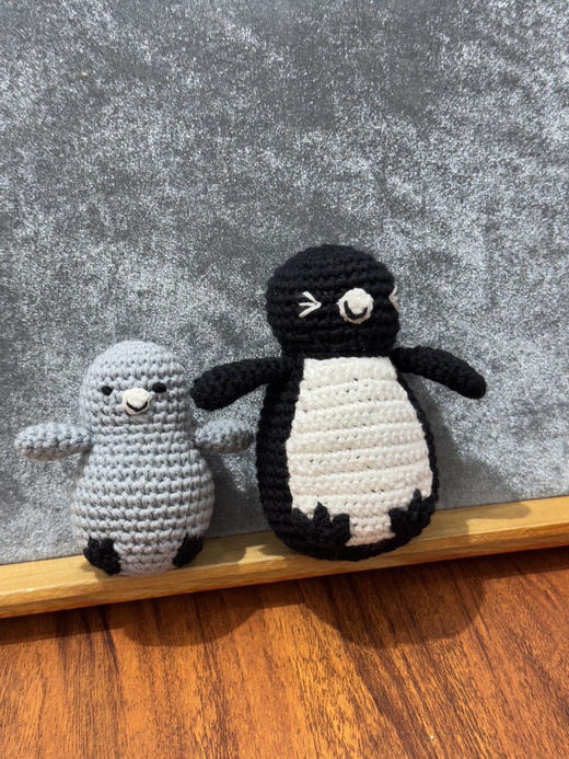 日本订单 纯手工钩织手作亲子企鹅玩具 小玩偶

这批订单全都是手工制作的小企鹅玩具，特别好看 商品图0