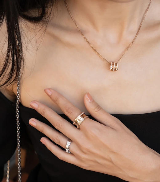 年后发！2025蛇年戴灵蛇❗️刘亦菲、赵露思明星同款【宝格丽同款灵蛇系列首饰合集】项链/耳钉/戒指都有🔥寓意从年头“赚”到“尾”👍满钻/半钻/头尾钻，细节精致 ✅手镶一级钻， 贵气十足！ 商品图10