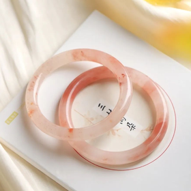 金丝玉桃花酿美人镯 ｜桃花灼灼斗春芳，一见如镯满目光【3-7天左右发货】