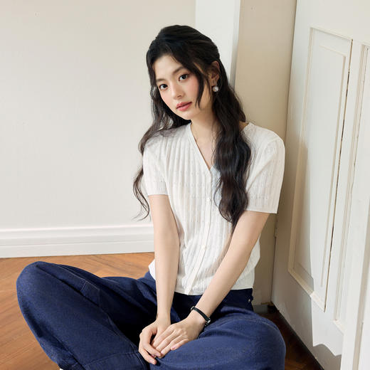 【严选】诗凡黎醋酸天丝镂空V领针织衫2025夏新款温柔慵懒风轻薄开衫7G4130641 商品图4