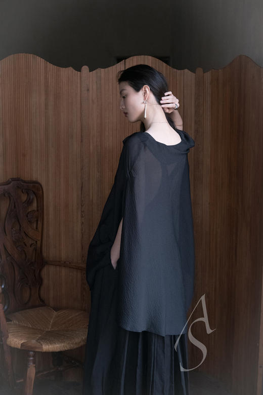 Ruohan 黑色真丝雪纺斗篷 商品图3