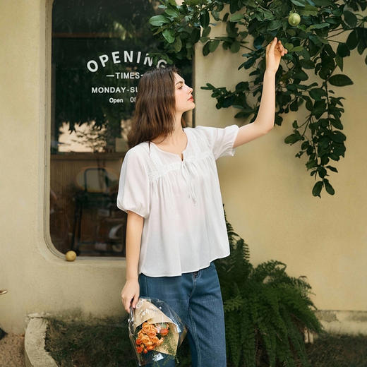 OLrain欧芮儿白色花边娃娃圆领小衫女夏季2025新款度假风宽松上衣 商品图2