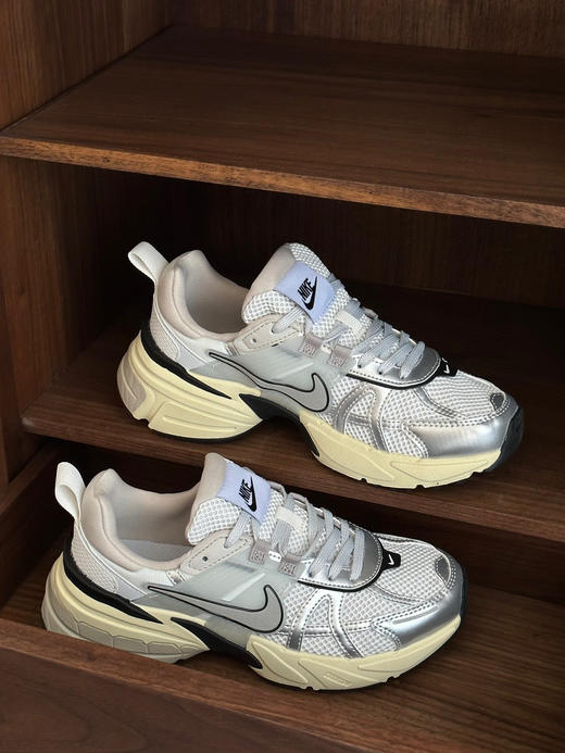 男女同款！品质巨赞！！！Nike V2K runtekk千禧风休闲运动鞋 又酷又飒的v2k。美式复古风～ 商品图7