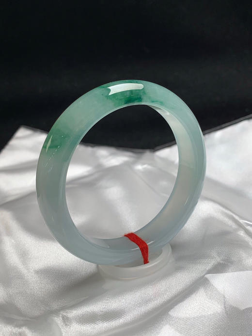 612637，49.8圈口，冰飘花正圈平安镯，淡晴底色飘绿花，种老水足，冰透有光 商品图1