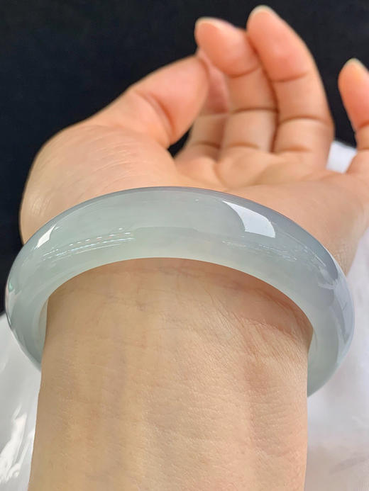 612639，59圈口，冰晴正圈平安镯，晴蓝底色，色泽纯净，条形厚装，冰透起光 商品图4