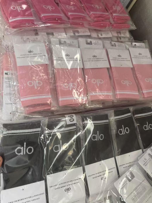 原单正品alo瑜伽袜 共14各色，随意选择！！！！每个都是单独包装！可以和lulu媲美的袜子
面料轻薄透气，一年四季都能驾驭，不分年纪不分搭配颜色轻松拿捏！35~43码都能穿~
特价💰69四双包邮 商品图13