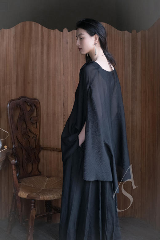Ruohan 黑色真丝雪纺斗篷 商品图2