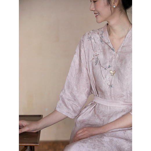 牧衣游原创 手工刺绣丝麻提花炒色连衣裙宽松温婉气质长裙 溪上枕 商品图3