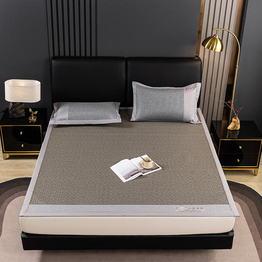 多喜爱 霸王席单件-青州/御享（咖/灰）/福禄（咖/灰） 【四角弹力绑带】【精致盖头刺绣】加厚加密 藤席编织更紧密 间隙更小 无毛刺 3D蜂窝层  席面可卷曲 商品图2