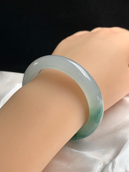 612637，49.8圈口，冰飘花正圈平安镯，淡晴底色飘绿花，种老水足，冰透有光 商品图5