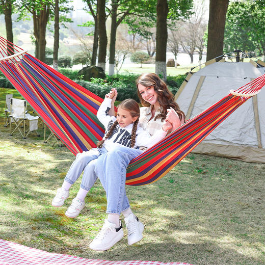 【送绑绳+收纳袋+鸭嘴扣】彩虹吊床，时空悠远，尽享舒适。彩条设计，耐磨材料，鸭嘴扣固定，多色选择，防侧翻安全保障，大人儿童皆适用。多功能实用性强，户外休闲享受！ 商品图1