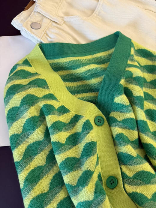 显白绿色开衫 商品图1