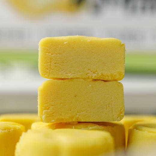 【绿豆冰糕】 黄油绿豆糕 余味悠长每一口都非常松软、粉糯、细腻， 入口轻抿即化，奶香浓郁带着绿豆本香  200g/盒 （25g*8只 ） 商品图5