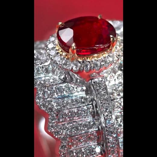 【无烧红宝石戒指】钻石世家 18K金红宝石镶钻戒指 高级设计珠宝系列 让人一见倾心的红宝石 演绎女性的高贵柔情 也寓意着浪漫炙热的美好感情 商品图3