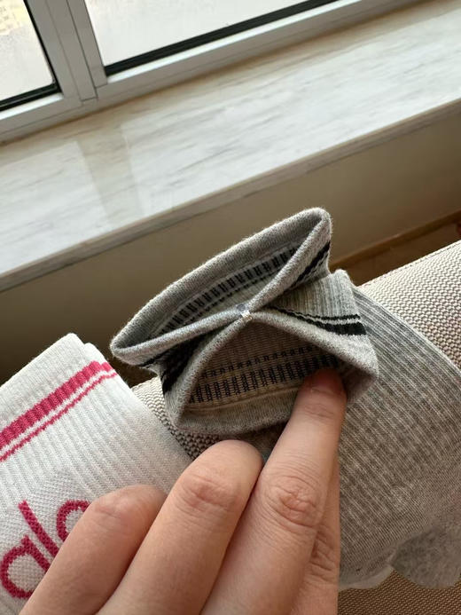 原单正品alo瑜伽袜 共14各色，随意选择！！！！每个都是单独包装！可以和lulu媲美的袜子
面料轻薄透气，一年四季都能驾驭，不分年纪不分搭配颜色轻松拿捏！35~43码都能穿~
特价💰69四双包邮 商品图7