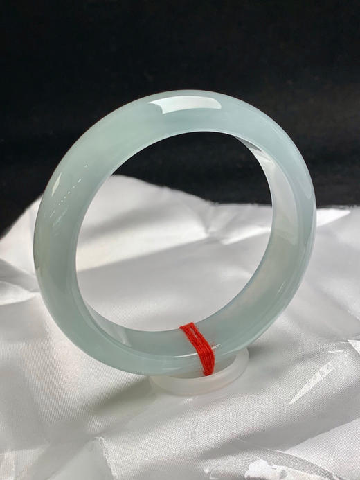 612639，59圈口，冰晴正圈平安镯，晴蓝底色，色泽纯净，条形厚装，冰透起光 商品图1