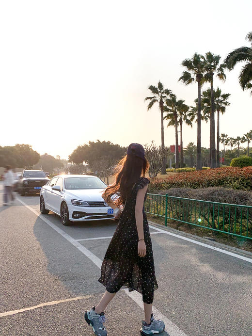 <曾小咸推荐>黑色碎花连衣裙 日常209.99/件 立减110 秒杀99.99/件！！ 商品图7