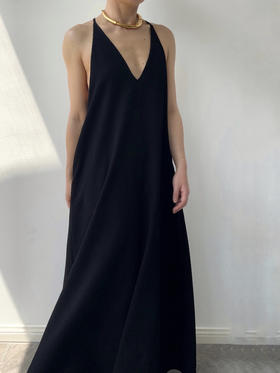 Semplicita｜Z02 V领吊带连衣裙 [ 黑条 ]