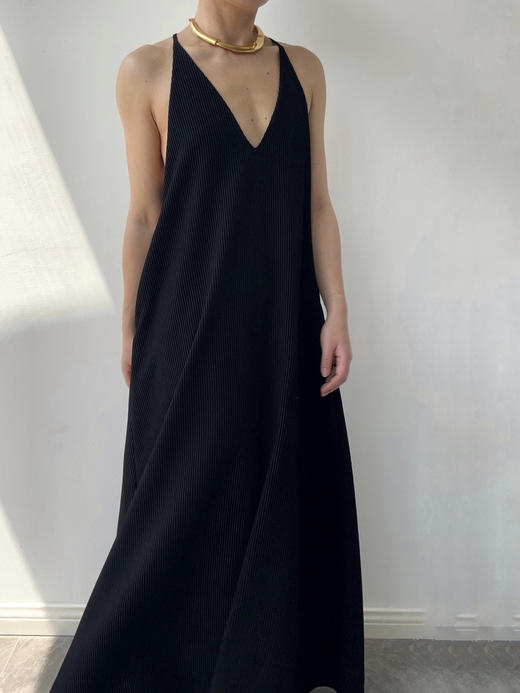 Semplicita｜Z02 V领吊带连衣裙 [ 黑条 ] 商品图0