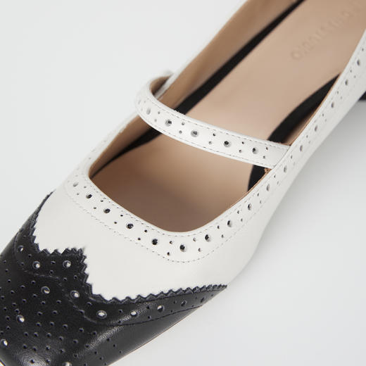 ROMI STUDIO复古方头玛丽珍镂空雕花黑拼杏色单鞋S2793 商品图1