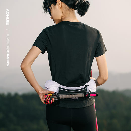 奥尼捷新款轻量化腰包越野腰包户外运动跑步登山徒步运动水壶腰包自带一个软水壶W8138 商品图2
