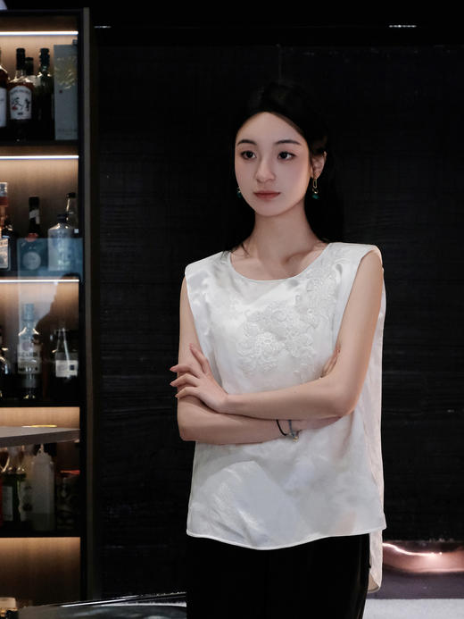 盛唐牡丹 | 珍珠白法式串珠冠乐绉背心 商品图3