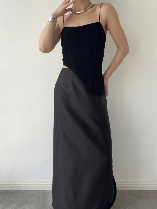 TU｜09-C01SS22-TP03-P03-BK00 黑色丝绒吊带上衣 商品图6