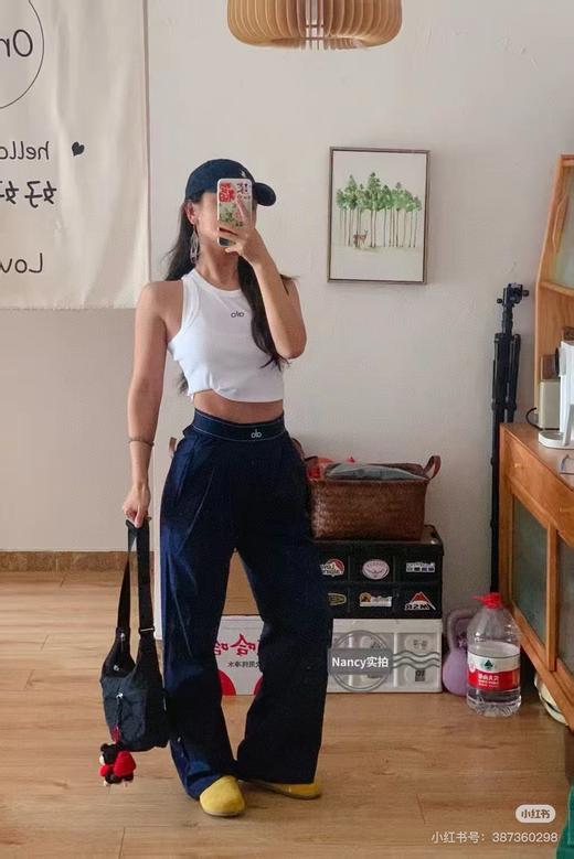 一店d 来吧❗️𝐚𝐥𝐨神裤 绝对的断货王，基本上全靠补货 上身真让你立马拥有2米大长腿 走路都带风 不管是瑜伽还是健身都无负担，打造完美身材的秘密武器就是拥有无数条𝐚𝐥𝐨𝐨𝐨 商品图11