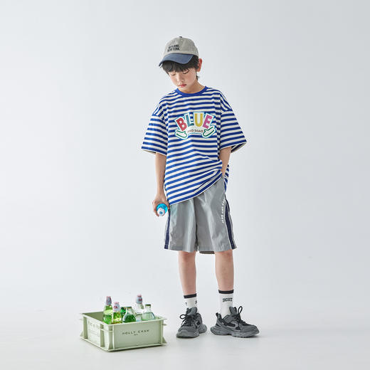 蓝汽水2025夏季新款男童蓝白条纹印花T恤亲子款宽松落肩短袖 商品图1