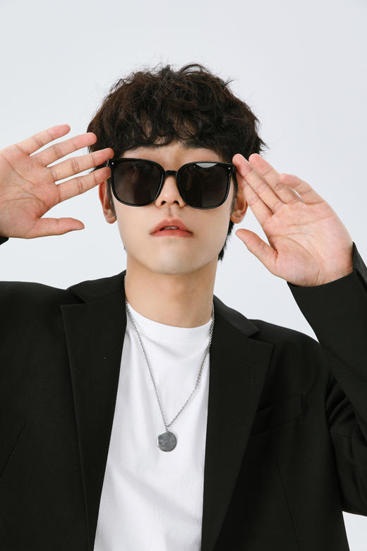 【清仓福利-墨镜合集】EYECROXX乘号眼镜-超低价福利清仓，库存稀少，日常大几百眼镜，直降59.9起， 大牌同款/百变墨镜/折叠墨镜/儿童墨镜等，手慢无 商品图1