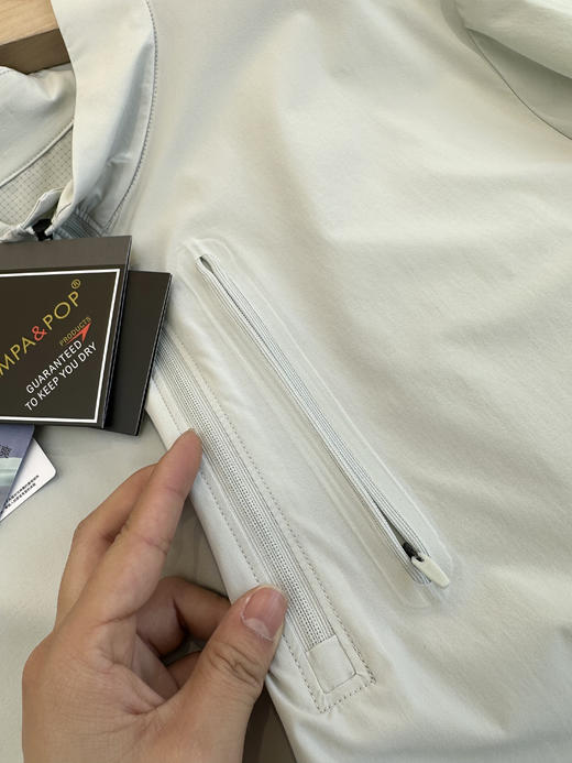 户外高端线❗️迪S特同厂【PAMPA&POP男士轻量速干半拉链外套】多功能型！可外穿可做内搭，轻便不压身 ☑️手感软糯细腻，吸湿排汗 商品图3