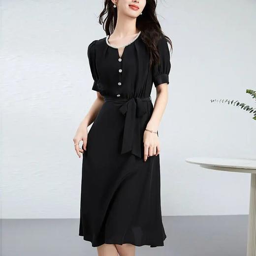 【高货kbnq】全新升级【铂金会员441/天猫599/差价158】(20840) 洛诗琳纯色新款圆领钉珠系带收腰黑色质感桑蚕丝A字裙 商品图0