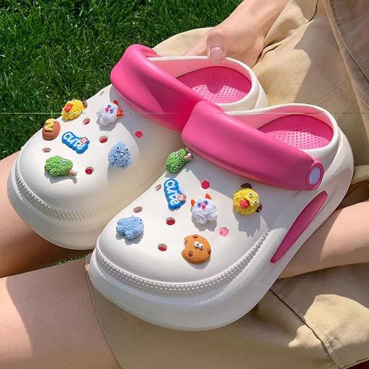 【时尚百搭❗️多巴胺可爱洞洞鞋】柔软亲肤，轻松不累脚❗️包头拖女夏季厚底外穿网红增高显瘦沙滩ins 商品图1