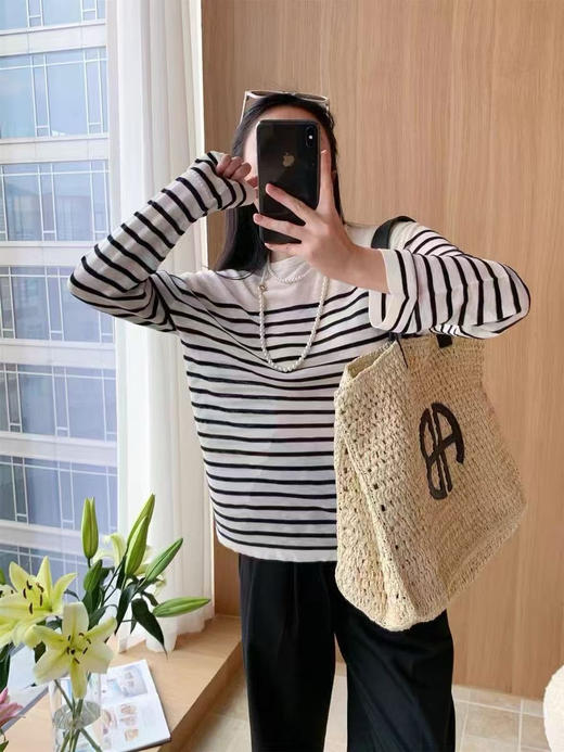 【有货 拍下改价】  MO家 春夏黑白条纹落肩肌理感轻柔 微透圆领百搭防晒针织衫长袖 商品图8